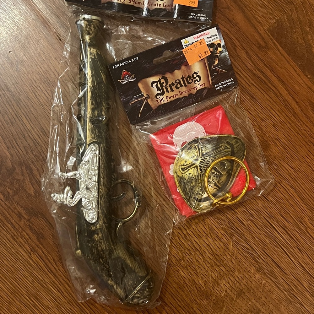 Spirit Pirate Costume Set with Black and Gold Accessories